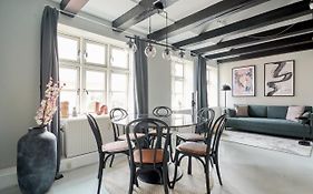 Unique 2 Bedroom Duplex W Exposed Beams In Cph City